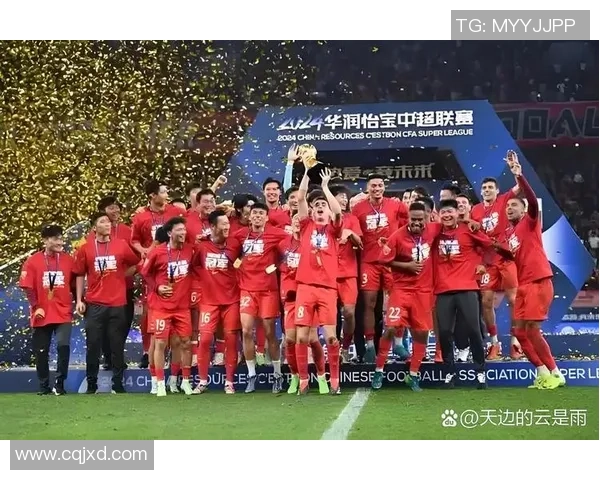 高中足球男生的拼搏与梦想：在绿茵场上追逐青春的热血与荣耀